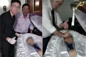 FOTO // Scandal MONSTRU în Argentina. Și-au făcut selfie cu Maradona în sicriu